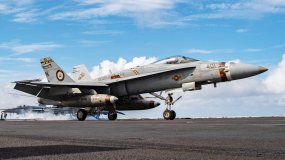 ABD Donanması’na ait F/A-18 Super Hornet savaş uçağı Akdeniz’e düştü