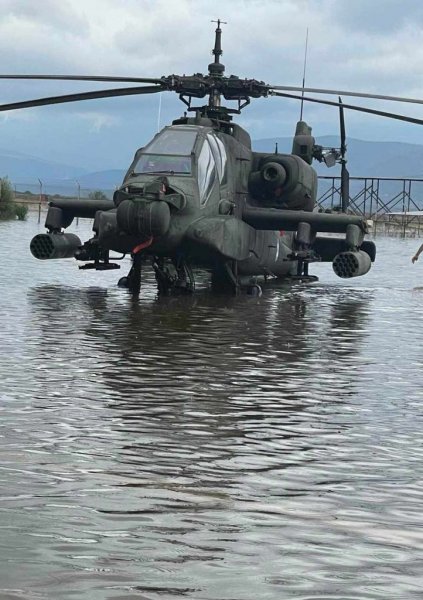 Yunan helikopterlerini şiddetli yağmurlar vurdu